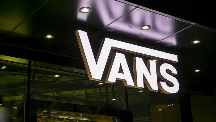 北面叫卖、Vans卖不动了，威富集团启动裁员