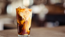 奈雪的茶由盈轉(zhuǎn)虧，“以?xún)r(jià)換量”行不通？