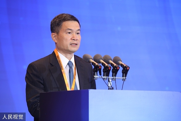 方星海：将扩大沪深港通股票标的，支持香港推出人民币股票交易柜台