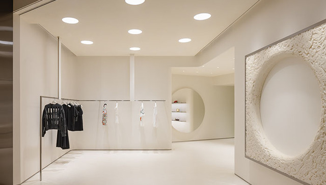 Short Sentence首家高端精品店铺开幕，Miu Miu新款毛绒手袋温暖秋冬｜是日美好事物