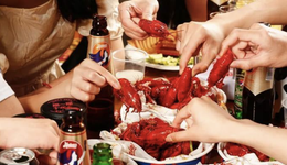 一口串一口酒，“小酒馆+烧烤”是不是一门好生意？