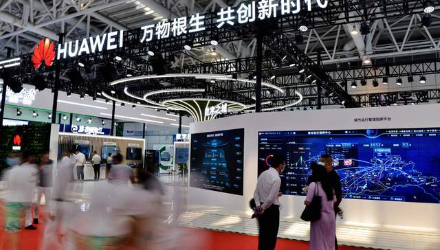 Small Huawei sellers dream of EV future