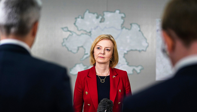 【图集】英国最年轻女首相：特拉斯的影像档案