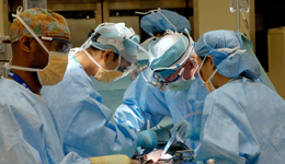 手术机器人风头正盛，微创机器人能成为龙头吗？