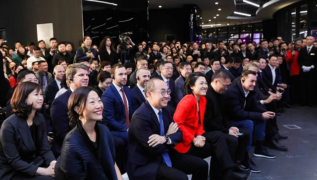 潘石屹、张欣夫妇退出董事会，SOHO中国股价一度涨超17%