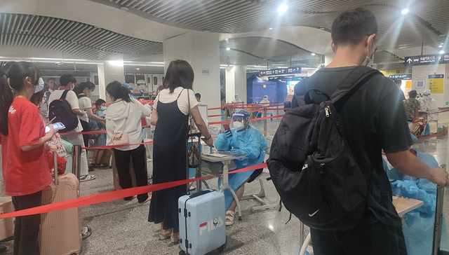 我国将强化优化疫情防控措施，卫健委：倡导国庆假期在本地过节