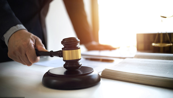 购买重疾险后患肿瘤，却以“带病投保”遭拒赔，法院二审判决为何反转了？ | 局外人