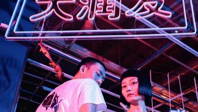 大润发“杀鱼梗”围裙上热搜后被炒高价，大润发回应：能炒的是土豆白菜，不是围裙