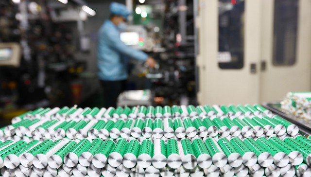 宁德时代与亿纬锂能将向宝马供应圆柱电池