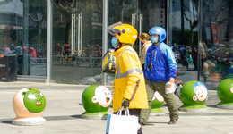 消費(fèi)板塊凄凄慘慘戚戚，基金行業(yè)研究員兼職當(dāng)起了外賣小哥？