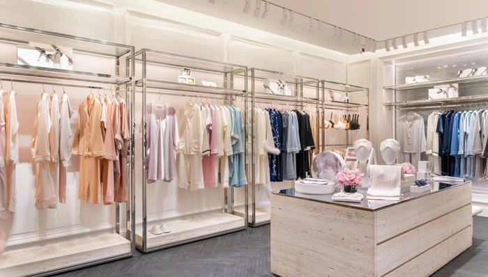 真丝品牌MANITO加速拓展中国市场，BV北京三里屯限时店开启｜是日美好事物