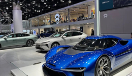 “蔚小理”，再次“卷”到一起