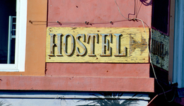 那些长住青旅的年轻人