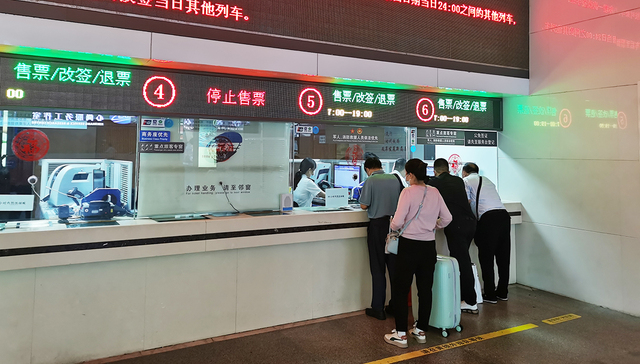 台风“梅花”来袭：长三角多个机场暂停运营，铁路列车停运超380列