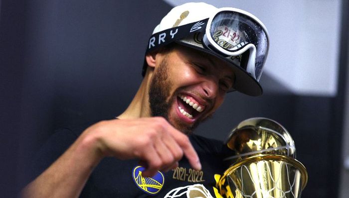 接近和库里签下终生合同，但安德玛不能只靠篮球鞋