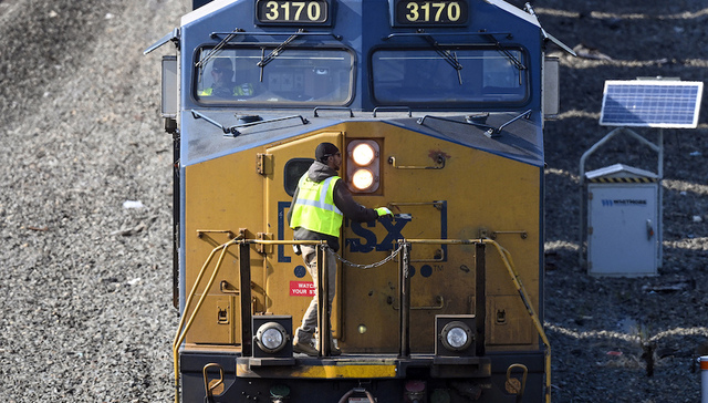 最后一刻惊险过关，美国30年来的首次铁路大罢工得以避免