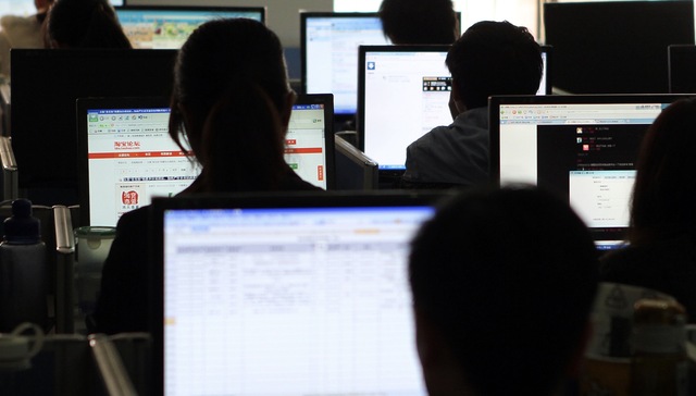 加班不满30小时捐300块，深圳这家公司要靠员工加班才能“翻身”吗？