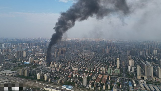 长沙中国电信大楼明火已被扑灭，目击者：或是外墙保温材料起火