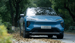 蔚来的市值，悬在ET5的美貌上