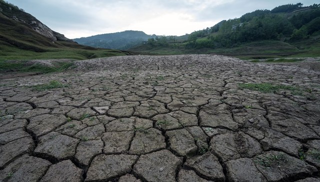 湖北多地发布干旱红色预警，水利部门强调做好抗长旱准备