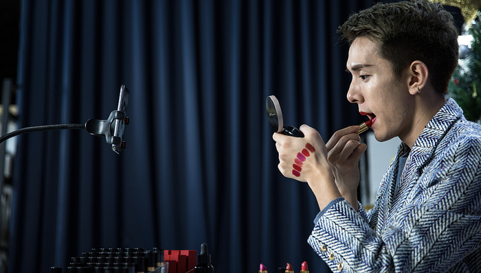 电厂丨李佳琦回归“首秀”，一个让所有人看到希望的夜晚