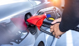 国内成品油价迎年内第七跌，加满一箱油少花11.5元