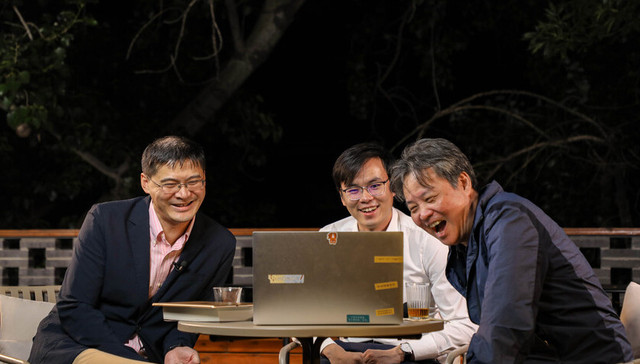 罗翔对话余华：我们承认世界荒诞，但绝不与之握手言和