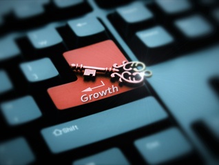 美股收盘：惊魂一夜！美联储加息靴子落地 三大指数集体收跌