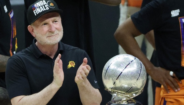 自家球星保罗怒批，NBA太阳队老板因不当言论出售球队