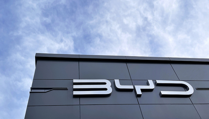 官网更名、首个海外工厂落地，比亚迪出海加速