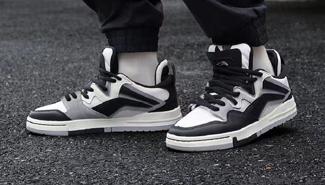 一周运动新品 | 李宁推出熊猫滑板鞋，New Balance复古成风