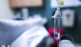 【追蹤】甘宇轉(zhuǎn)入普通病房等待手術(shù)，母親：兒子能吃飯說話但身體虛弱