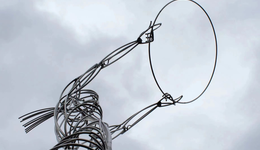 万物云还在赚辛苦钱