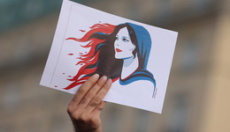 从1979年革命至今，伊朗的现代性焦虑与女性地位改变了吗？