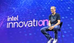 英特尔CEO基辛格坚称摩尔定律未死，与英伟达黄仁勋隔空互杠