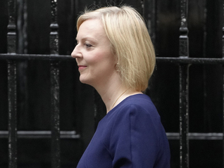 为什么英国新首相信奉的“涓滴经济学”可能不靠谱？