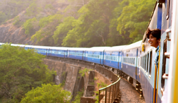 抢票加速包的智商税，还要收割多久？