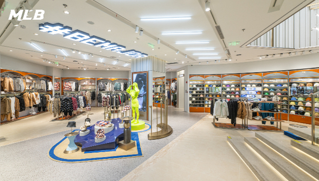 MLB品牌中国大陆首家潮流旗舰店开业，Stuart Weitzman于中国独家发售SW Forever婚嫁系列鞋履 ｜ 是日美好事物