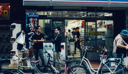 这届年轻人，在便利店找回生活