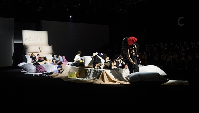 解构现实，重塑自我的存在｜上海时装周