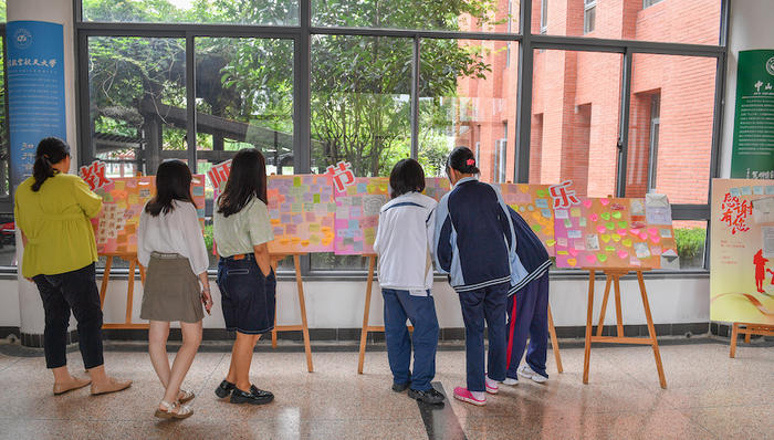 “40万起聘教师”：“造血模式”能否振兴县中？