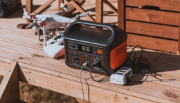 靠充電寶撐起的百億山東富豪，營收不到3億，市值卻高達(dá)225億