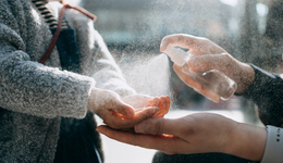 為何近幾日感染者明顯增多？假期結(jié)束如何防控？上?；貞?yīng)