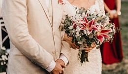 特步七匹狼联姻背后：难做强的资本局，挤不进的潮流圈