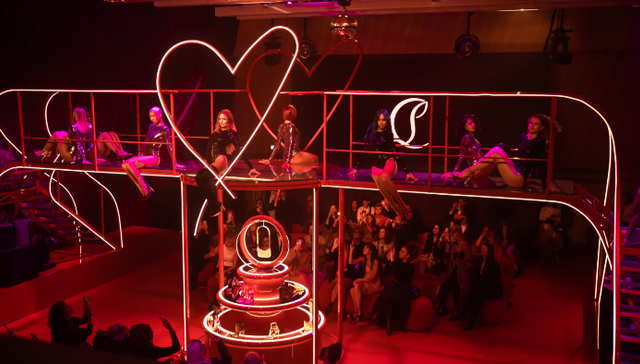 Christian Louboutin呈现The Loubi Show II，优衣库发布JW Anderson全新联名系列｜是日美好事物