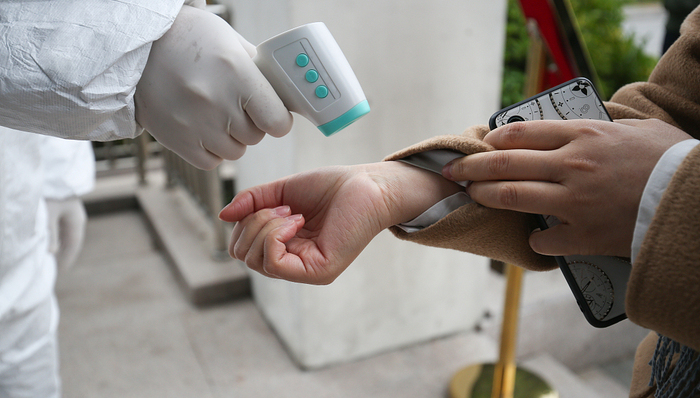 上海,疫情,发布会,返沪,场所码,学校,蹦床公园,网课,新疆