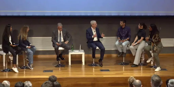 闪电快讯丨想在苹果公司工作吗？库克在欧洲大学现场公布招聘条件