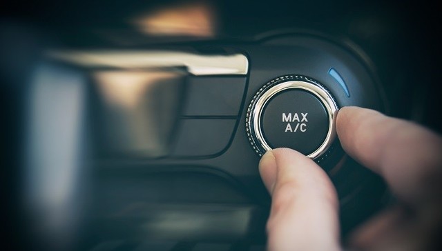 “比百万级MPV更加舒适”的AITO问界M7被曝后排空调无法制热，客服称前排可满足全车需求