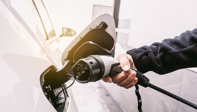 喝杯咖啡的时间就能“电量满血”，汽车动力电池超级快充时代正在到来