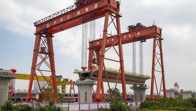 二十大新闻发言人：中国经济长期向好的基本面没有改变